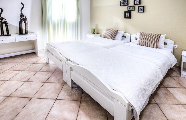 Spacious Villa with Private Pool & Outside Bar near Sea in Sisi - Foto 4