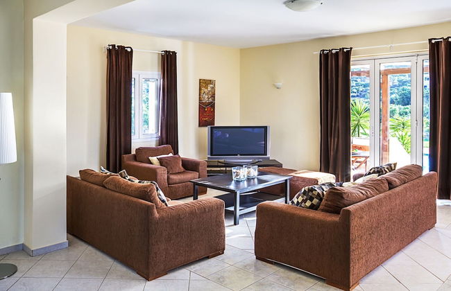 Spacious Villa with Private Pool & Outside Bar near Sea in Sisi - Foto 9
