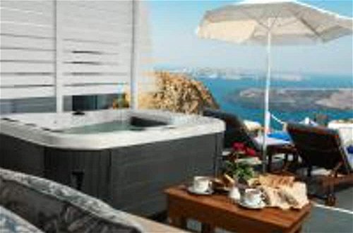Photo 9 - Impeccable Double Bed Villa in Imerovigli Santorin