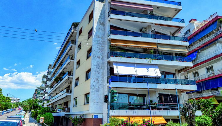 Photo 1 - Groovy Apartment by the Sea with Garden