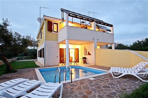 Photo 15 - Splendid Holiday Home in Novigrad With Barbecue
