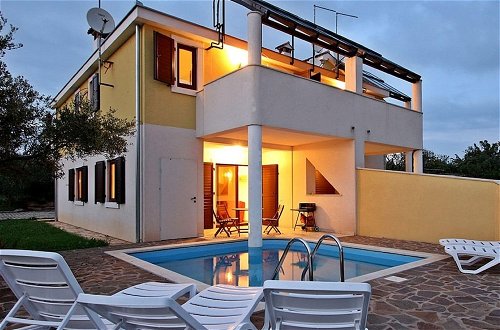 Foto 13 - Splendid Holiday Home in Novigrad With Barbecue