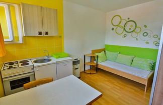 Photo 2 - Comfortable Apartment With Balcony & Garden View