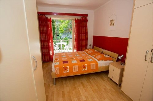 Foto 3 - Comfortable Apartment With Balcony & Garden View