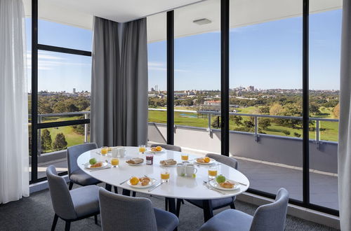 Photo 28 - Meriton Suites Waterloo