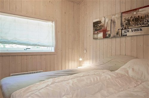 Photo 9 - 10 Person Holiday Home in Aakirkeby