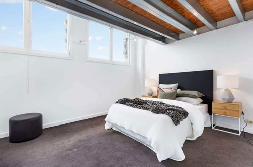 Foto 1 - Light-filled Converted Warehouse 2 Bedroom Apartment in Prahran