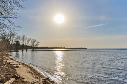 Photo 38 - QuickStay Lake Simcoe Homestyle Cottage Private Beach