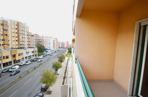 Foto 14 - Cozy Orange Telheiras Apartment