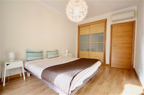 Foto 15 - Cozy Orange Telheiras Apartment