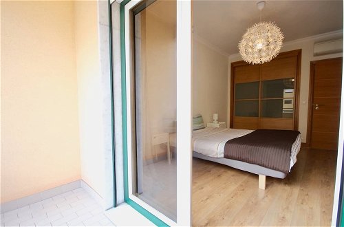 Photo 2 - Cozy Orange Telheiras Apartment
