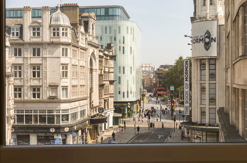 Foto 45 - Soulful Central London Apartment