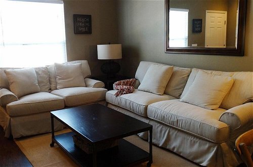 Photo 12 - Lucaya 3 Bedroom 2 Bath Townhome With Modern Dining Room
