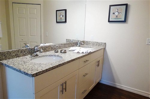 Photo 13 - Lucaya 3 Bedroom 2 Bath Townhome With Modern Dining Room