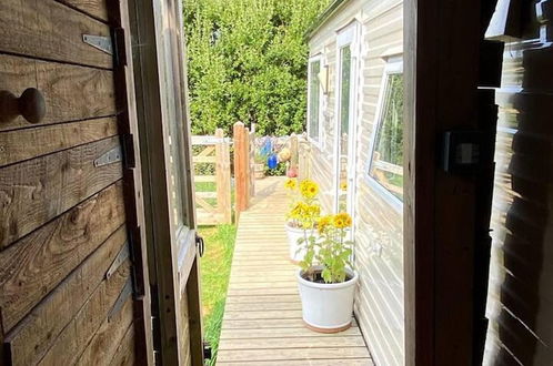 Photo 10 - Cosy, Quiet Static Caravan, Mawgan Porth, St Eval