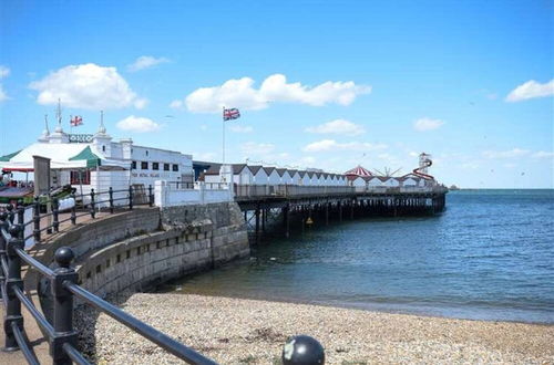 Photo 15 - Elegant 2 Bed Georgian Apartment in Herne Bay