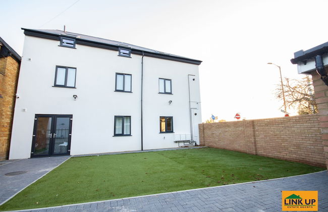 Holden Court - Foto 1