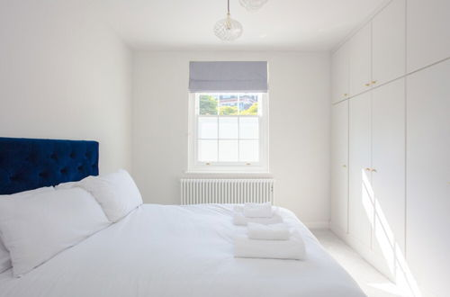 Photo 6 - Modern & Spacious 2 Bedroom Flat Near Clapham Common