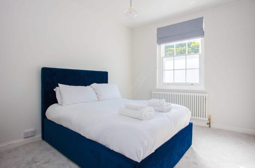 Photo 10 - Modern & Spacious 2 Bedroom Flat Near Clapham Common