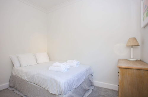 Photo 8 - Modern & Spacious 2 Bedroom Flat Near Clapham Common