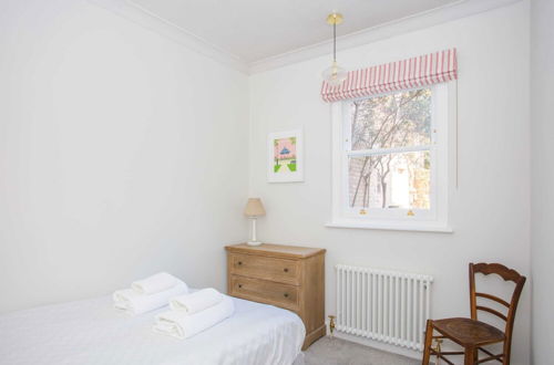 Photo 5 - Modern & Spacious 2 Bedroom Flat Near Clapham Common