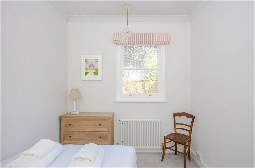 Photo 4 - Modern & Spacious 2 Bedroom Flat Near Clapham Common