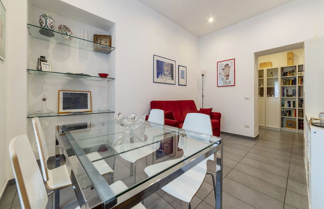 Porta Pia & Villa Torlonia Apartment with Balcony - Foto 15