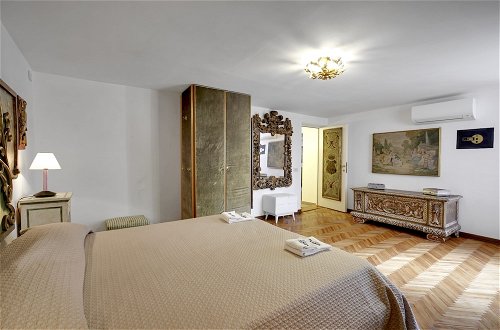 Photo 2 - Venetian Apartment Accademia Dorsoduro District