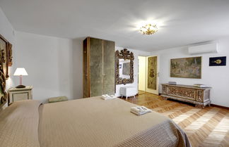 Photo 2 - Venetian Apartment Accademia Dorsoduro District