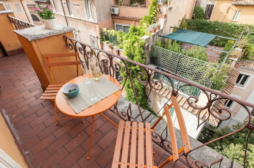 Photo 26 - Rental in Rome Campo de Fiori Balcony