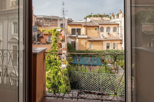 Photo 38 - Rental in Rome Campo de Fiori Balcony