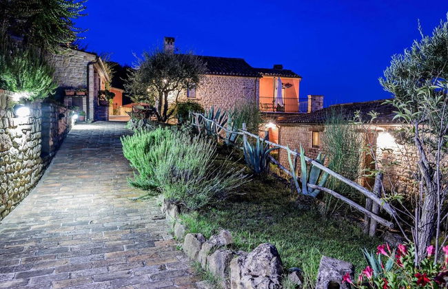Elegant Stone House w/ Pool - Foto 29