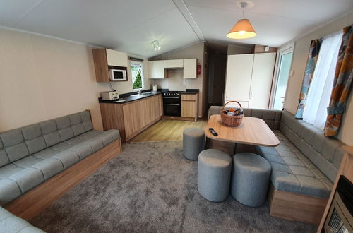 Foto 45 - 3 Bedroom Caravan, Sleeps 8, at Parkdean Newquay Holiday Park