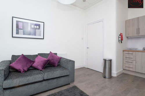 Photo 14 - One Bedroom Apartment by Klass Living Serviced Accommodation Rutherglen - Crossroads Apartment With WiFi and Parking