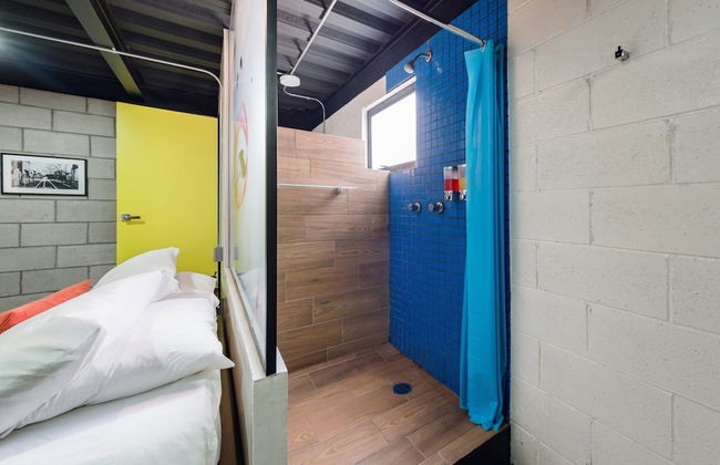 Cozy Loft with Balcony - Photo 26