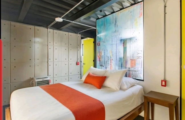 Cozy Loft with Balcony - Photo 7