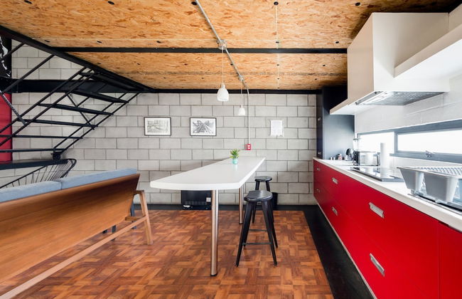 Cozy Loft with Balcony - Photo 11