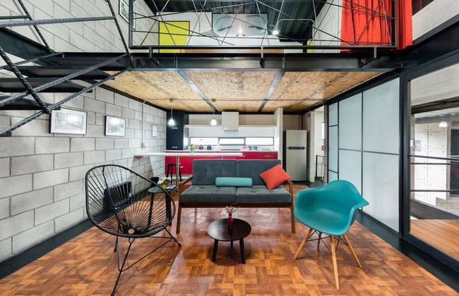Cozy Loft with Balcony - Photo 20