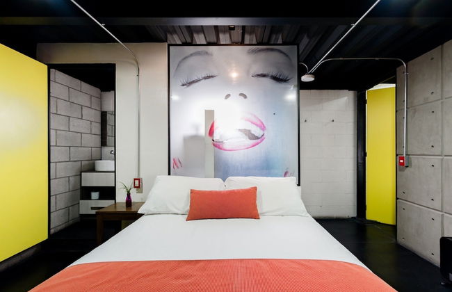 Cozy Loft with Balcony - Photo 3
