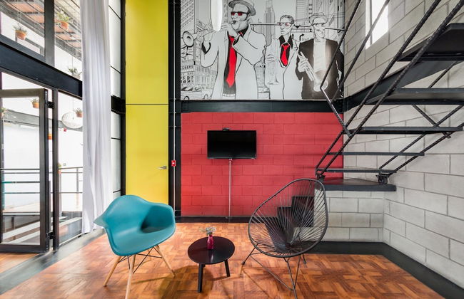 Cozy Loft with Balcony - Photo 23