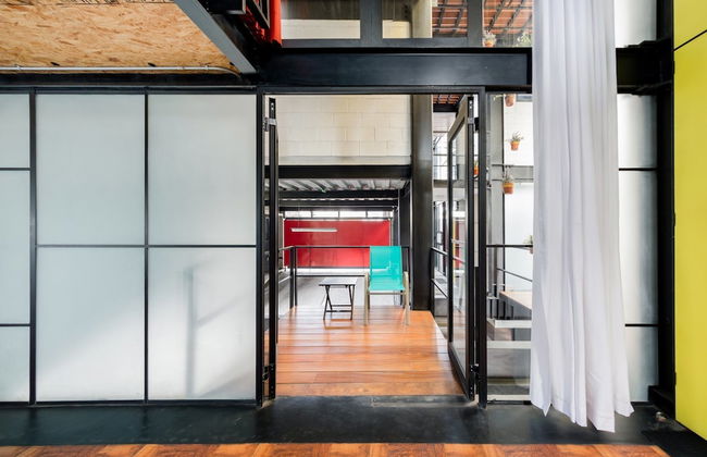 Cozy Loft with Balcony - Photo 31