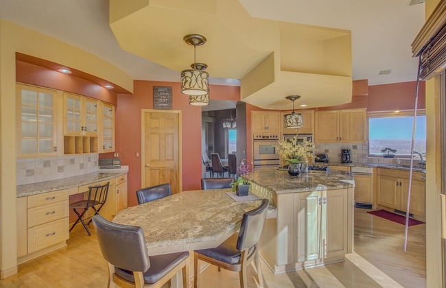 Skyway-extravagant & Luxury Views W/deck & Bar - Photo 21