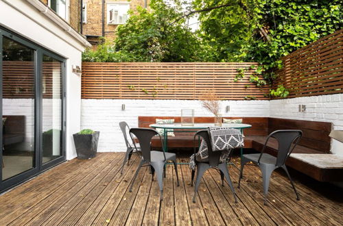 Photo 29 - The Heart of Shepherds Bush - Modern 2bdr Apartment With Garden