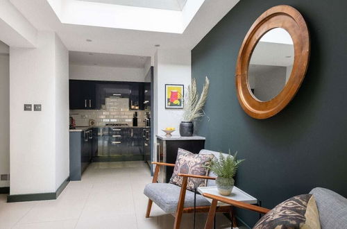 Photo 29 - The Heart of Shepherds Bush - Modern 2bdr Apartment With Garden