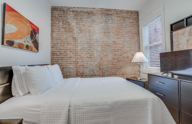 Central Belmont Residences - Photo 4