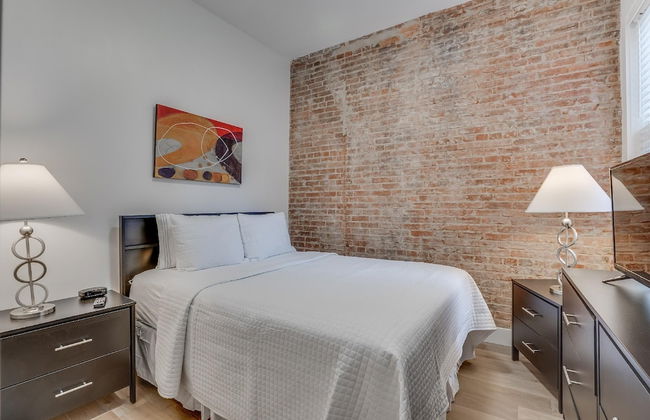 Central Belmont Residences - Photo 3
