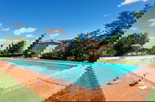 Foto 52 - Scenic Apartment in Casole D'elsa With Pool