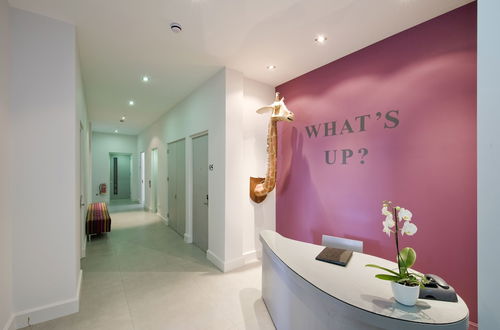 Photo 2 - Templeton Place by Supercity Aparthotels