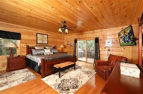 Foto 5 - Majestic Manor - Five Bedroom Cabin