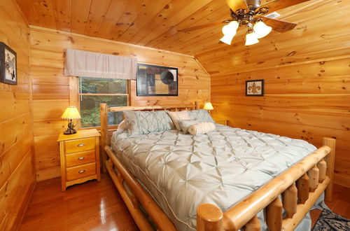 Photo 6 - Majestic Manor - Five Bedroom Cabin